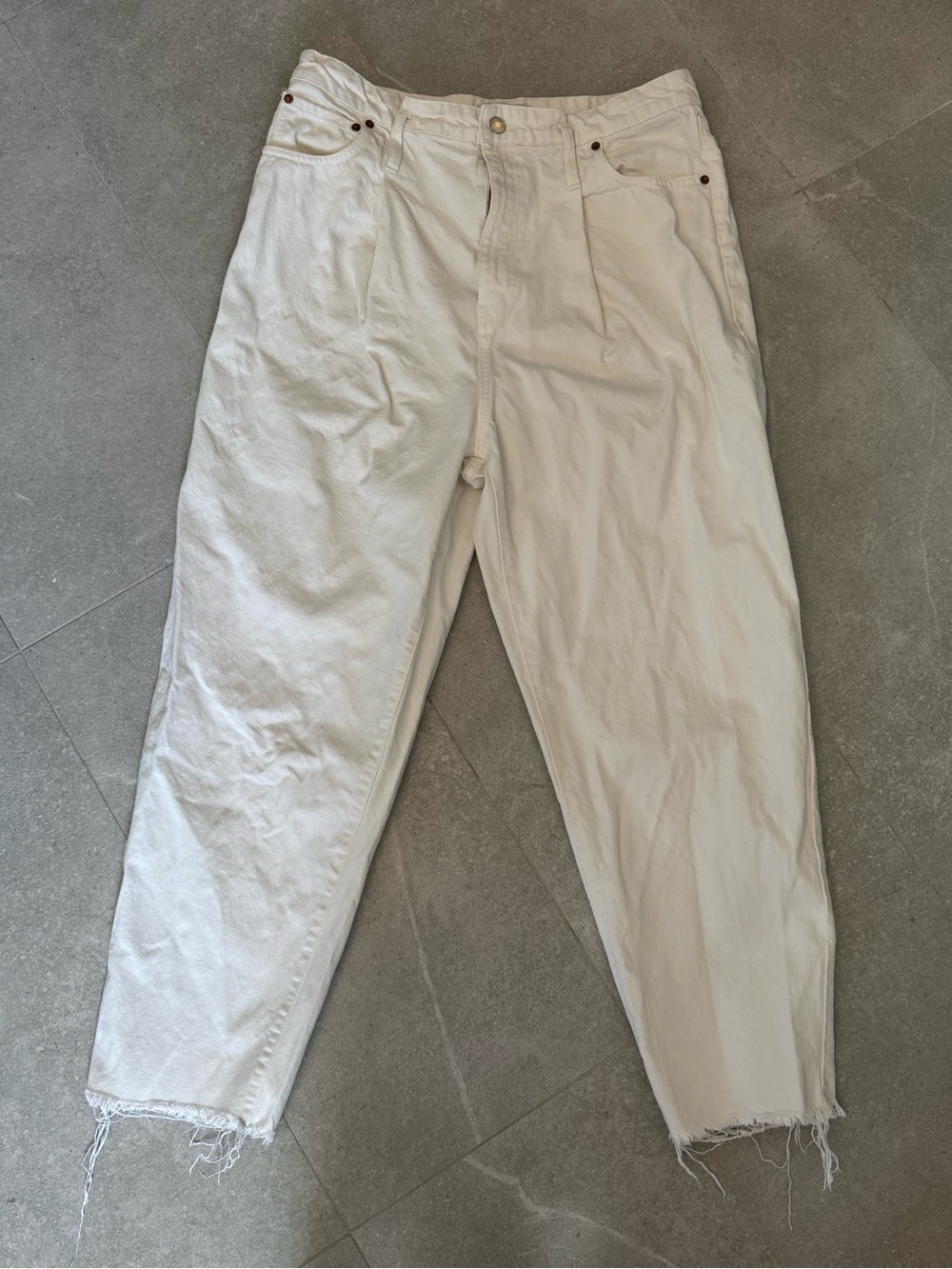 Zara White High Rise Raw Hem Mom Jeans